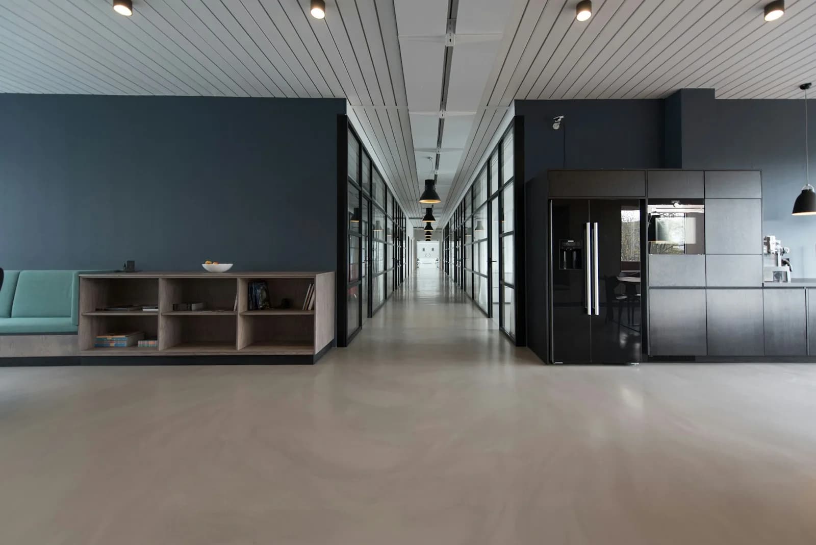 Clean commercial office in Tampa, FL
