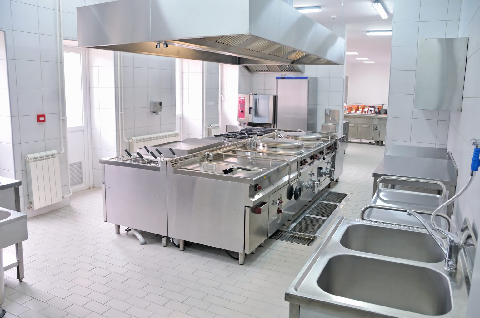 Top 8 Benefits of Hiring a Commercial Kitchen Cleaning Service